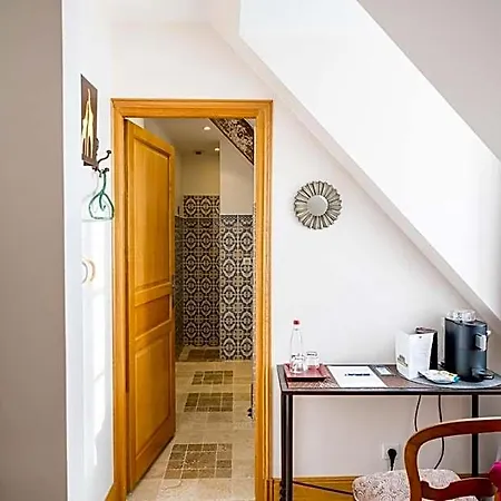 Chateau De Tilly Hotel 4*