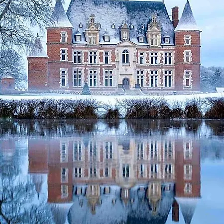 Chateau De Tilly 4*